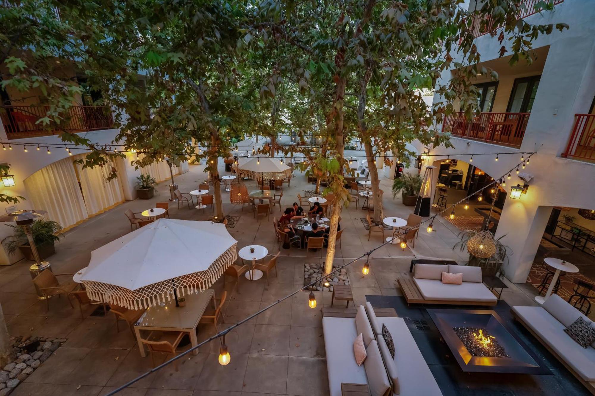 Casa 425 + Lounge, A Four Sisters 3*