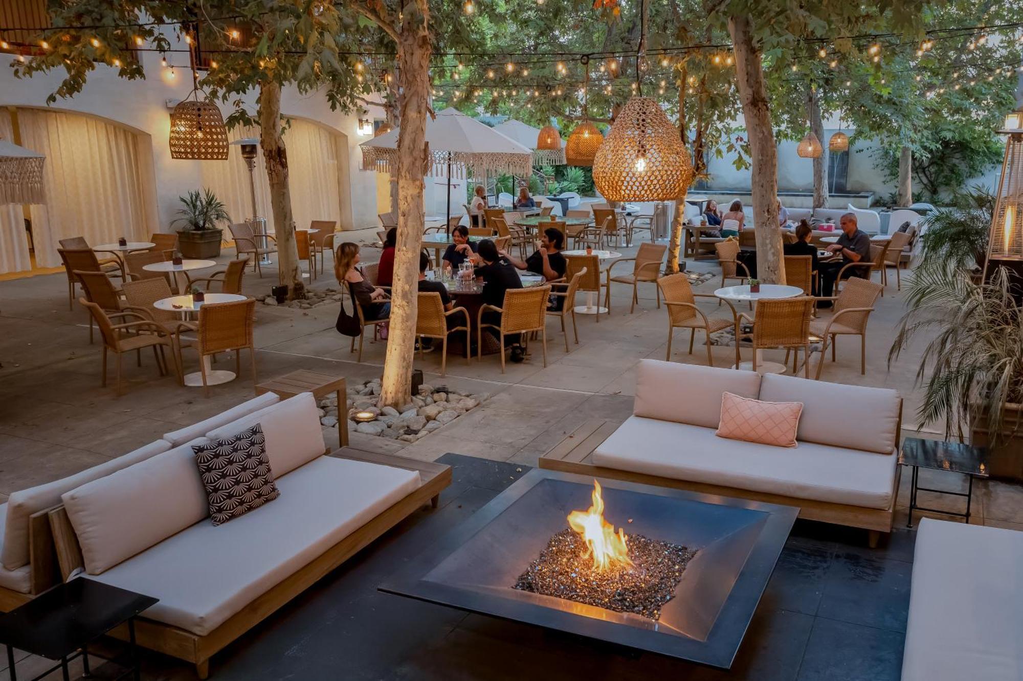 Casa 425 + Lounge, A Four Sisters Claremont