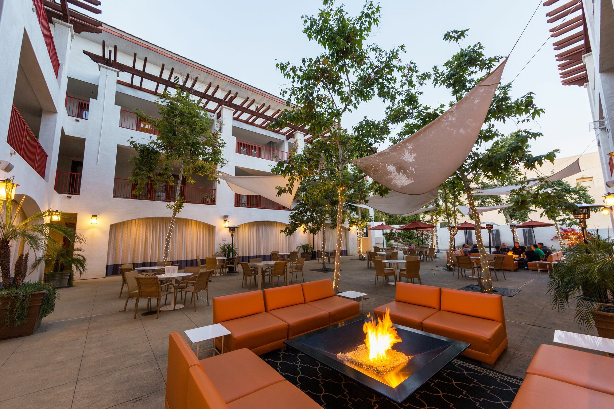 Casa 425 + Lounge, A Four Sisters Hotel